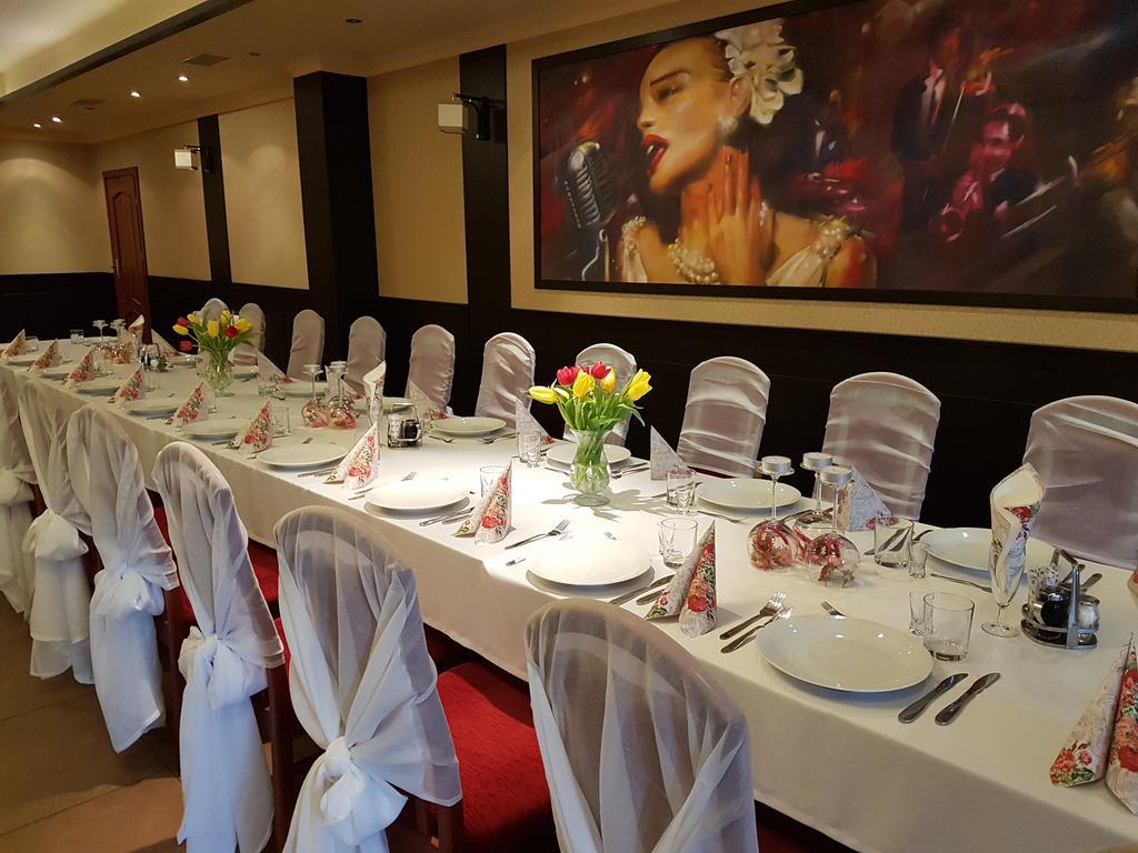 Hotel Texicana Sulechow Ngoại thất bức ảnh