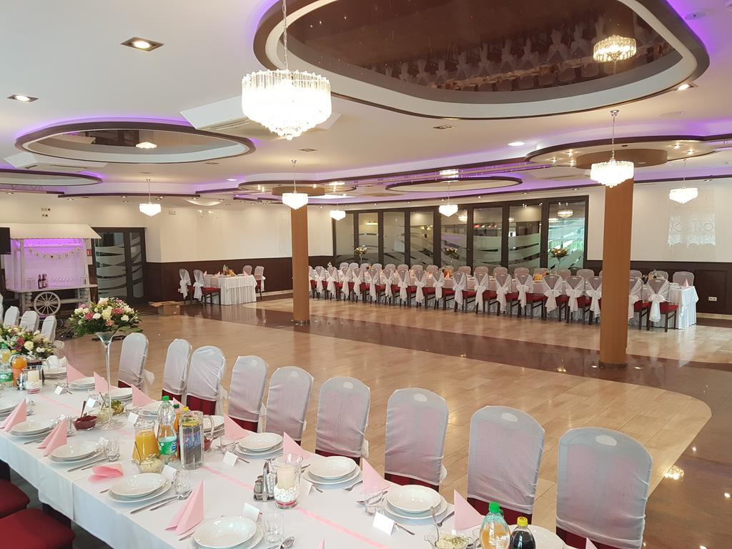 Hotel Texicana Sulechow Ngoại thất bức ảnh