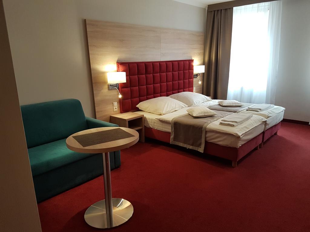 Hotel Texicana Sulechow Ngoại thất bức ảnh