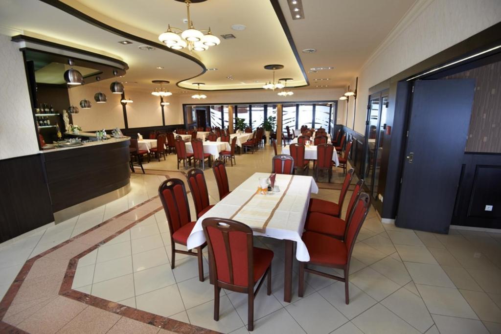 Hotel Texicana Sulechow Ngoại thất bức ảnh