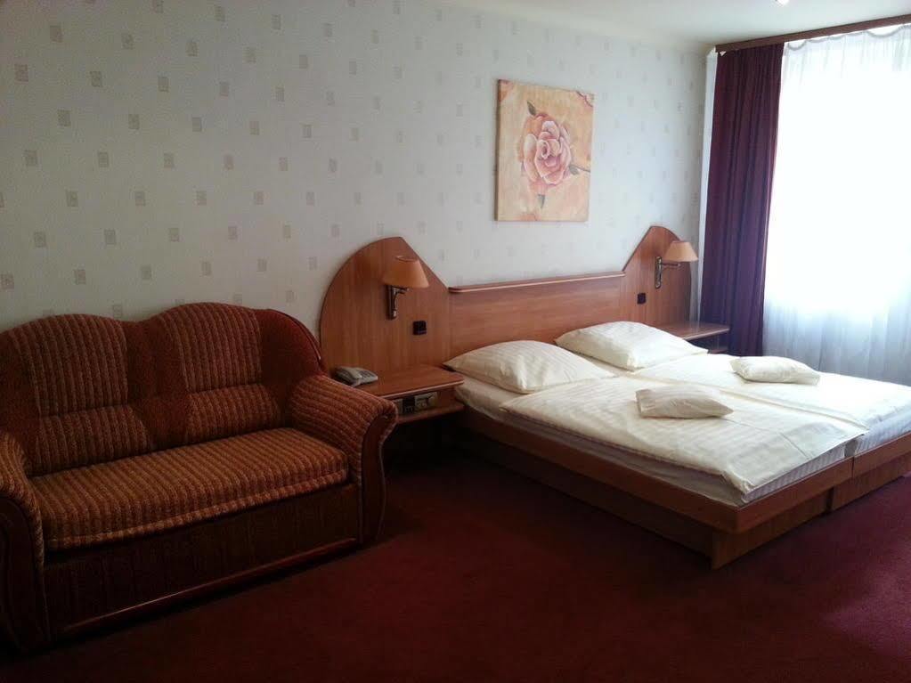 Hotel Texicana Sulechow Ngoại thất bức ảnh