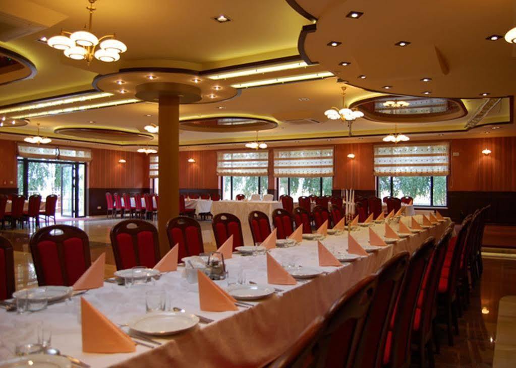 Hotel Texicana Sulechow Ngoại thất bức ảnh