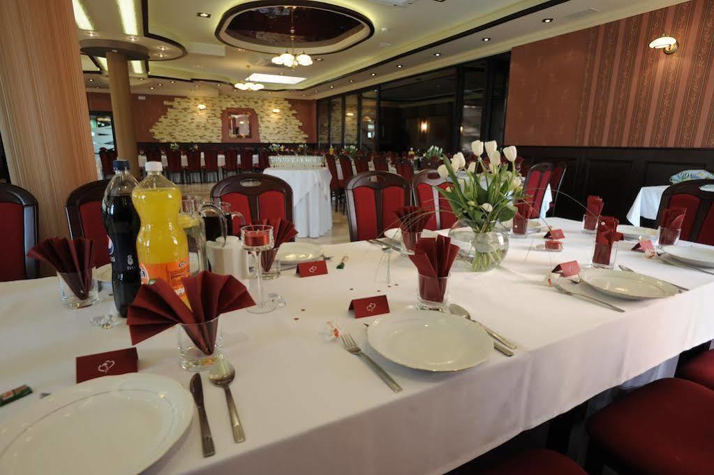 Hotel Texicana Sulechow Ngoại thất bức ảnh
