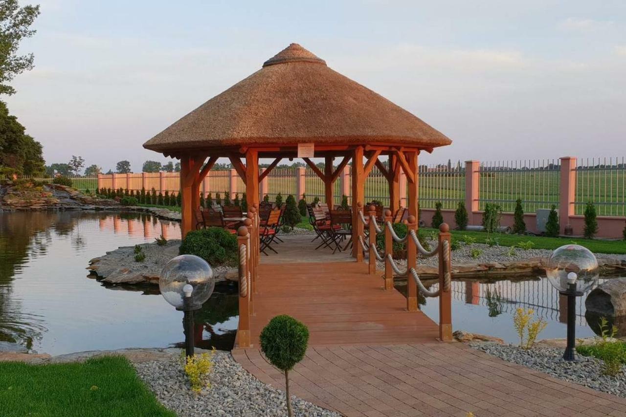 Hotel Texicana Sulechow Ngoại thất bức ảnh