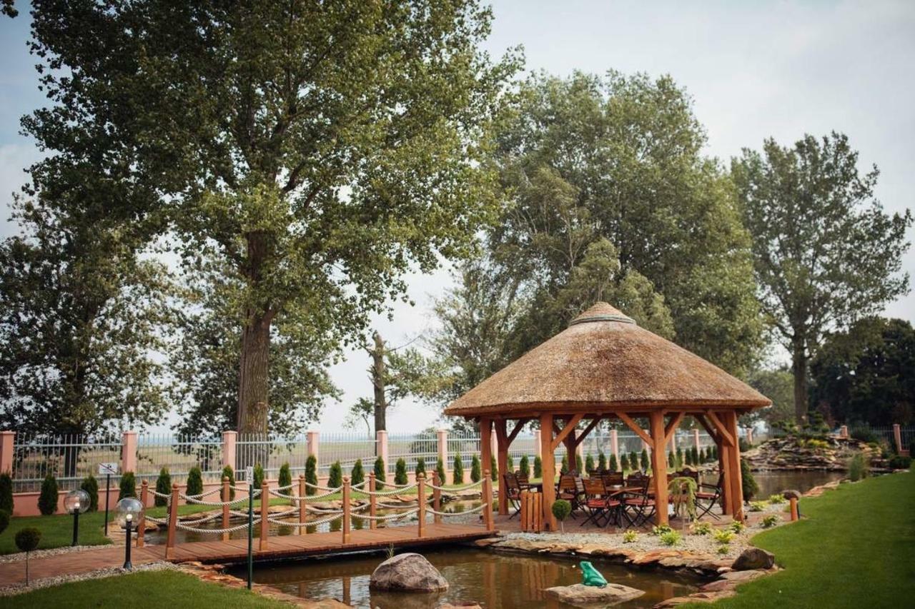 Hotel Texicana Sulechow Ngoại thất bức ảnh